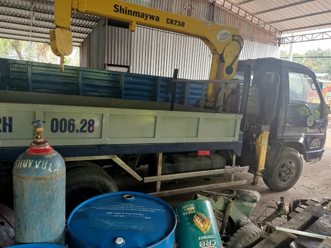 chi tiết cẩu cũ Shinmaywa. Sức cẩu 2.5 tấn Thaco Foton 2007 